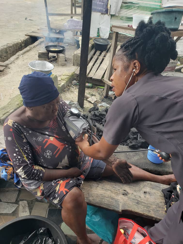 checking old woman blood presure
